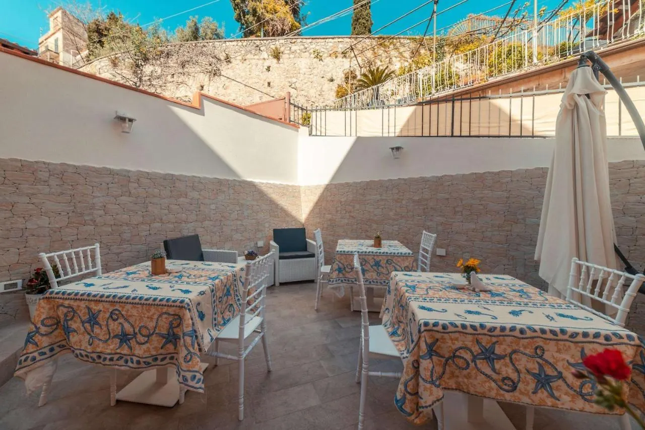 Dionisio House Apartment Taormina 0*,